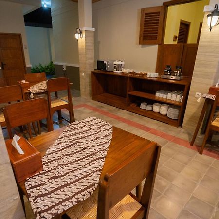 Yuwono Hotel & Villa Malioboro Yogyakarta Bagian luar foto