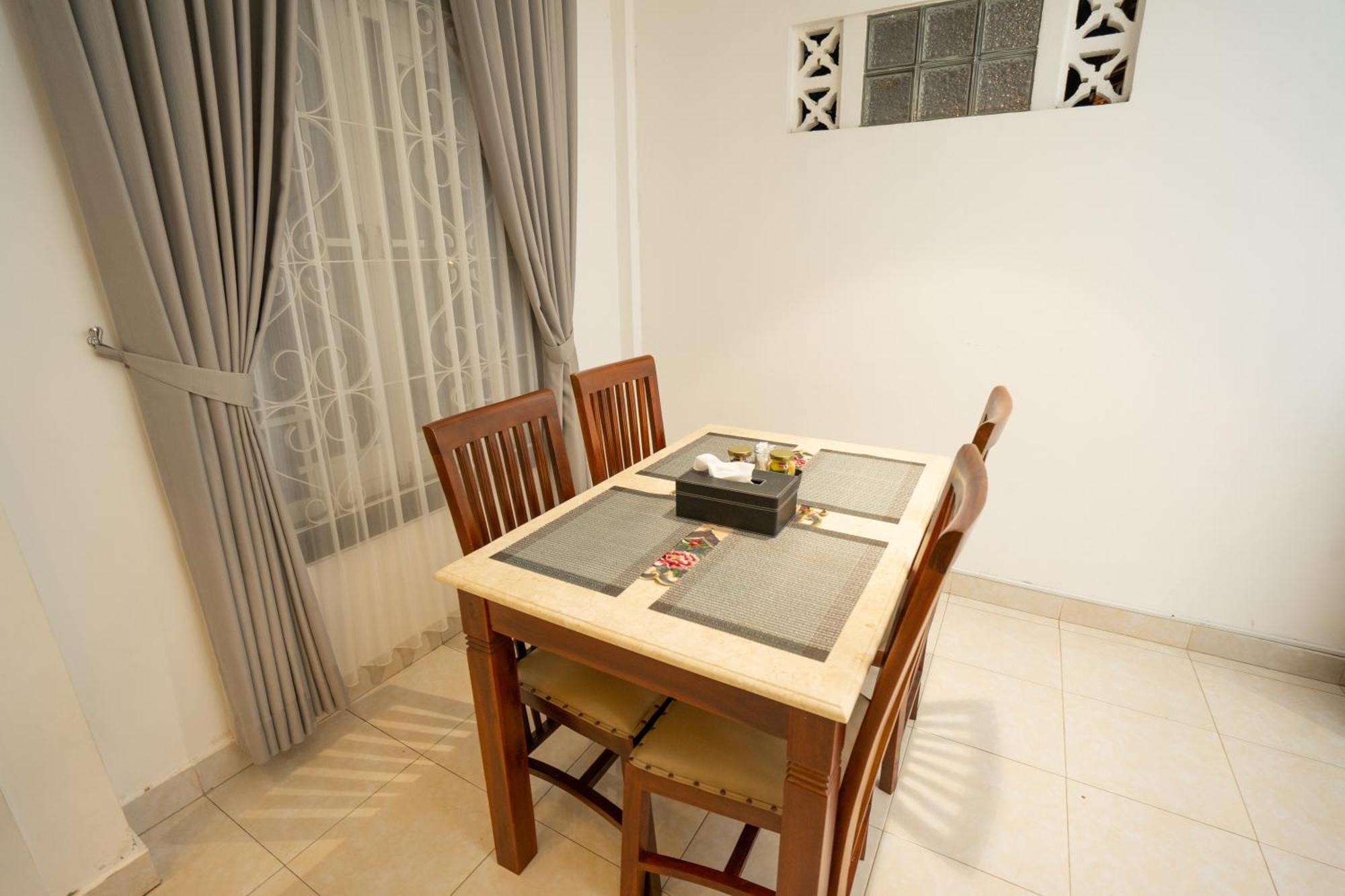 Yuwono Hotel & Villa Malioboro Yogyakarta Bagian luar foto