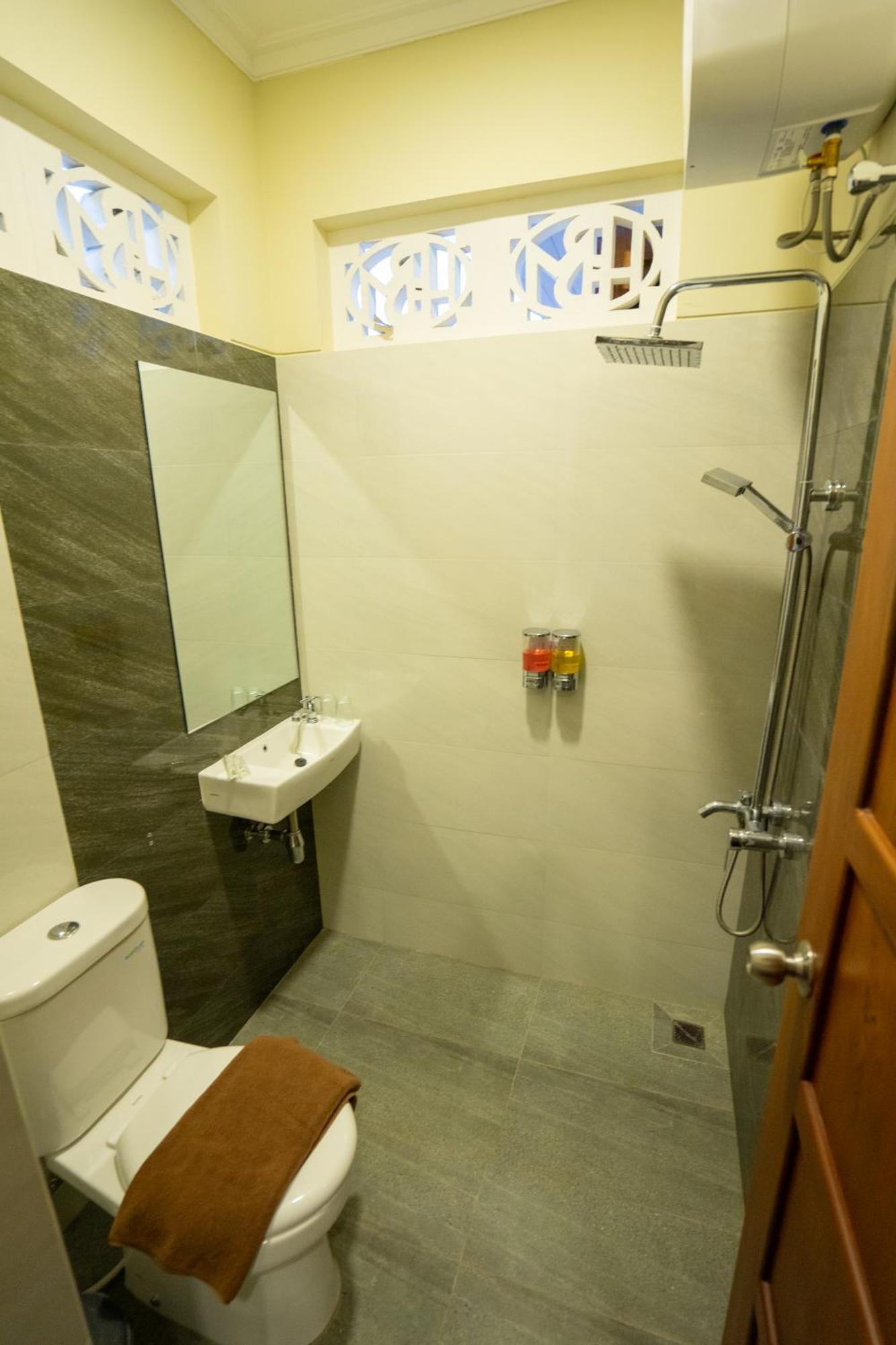Yuwono Hotel & Villa Malioboro Yogyakarta Bagian luar foto