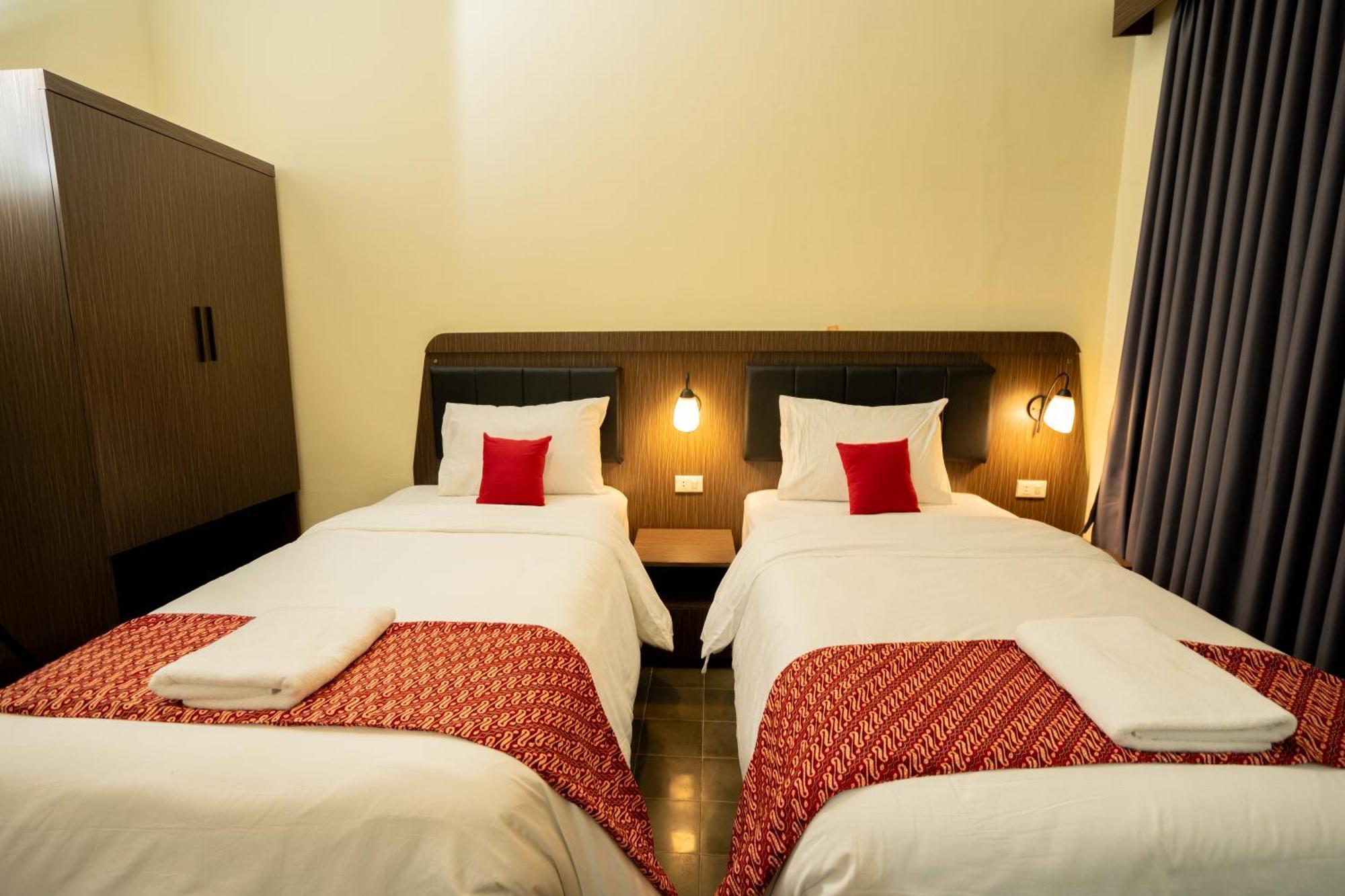 Yuwono Hotel & Villa Malioboro Yogyakarta Bagian luar foto