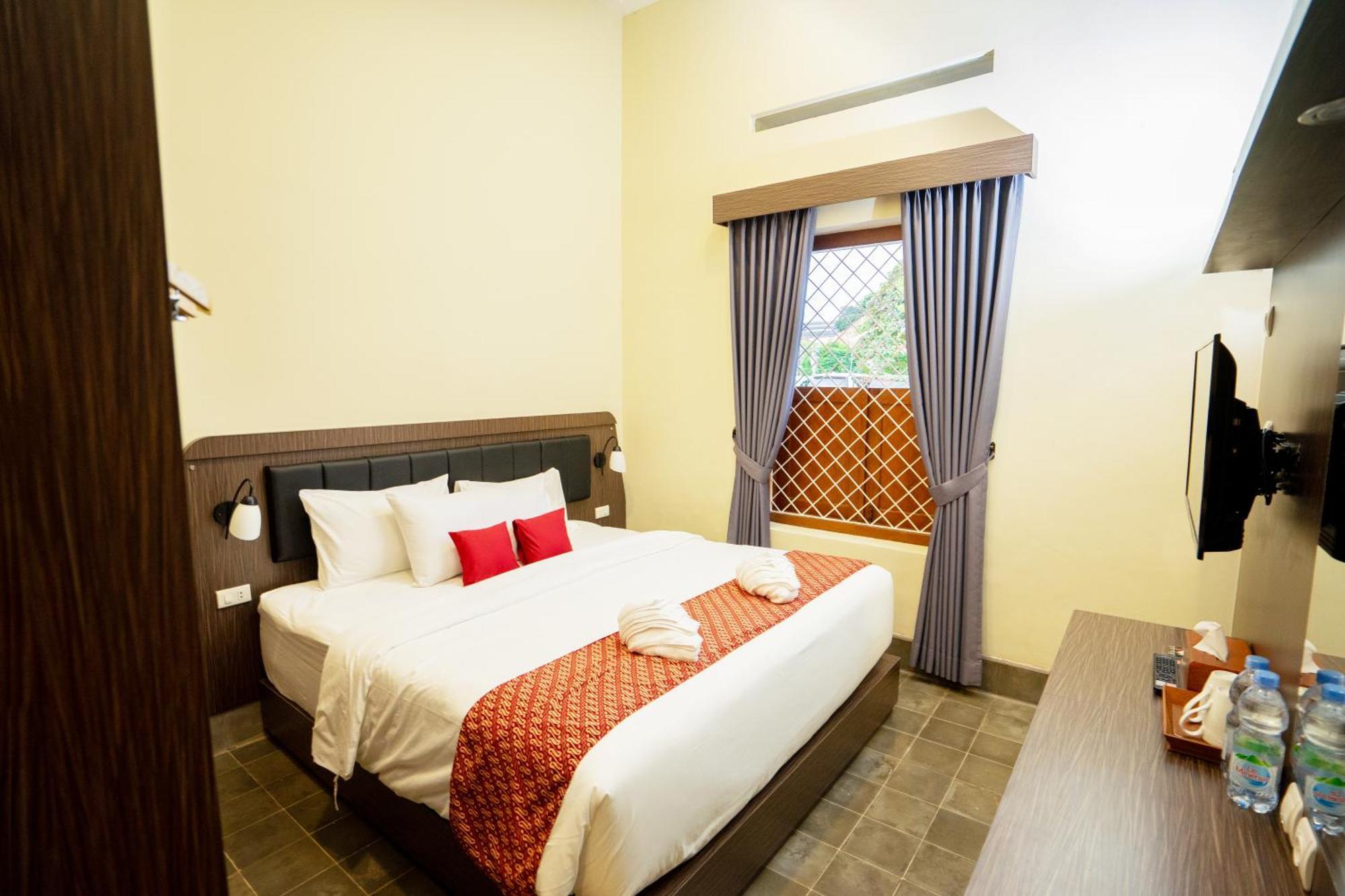 Yuwono Hotel & Villa Malioboro Yogyakarta Bagian luar foto
