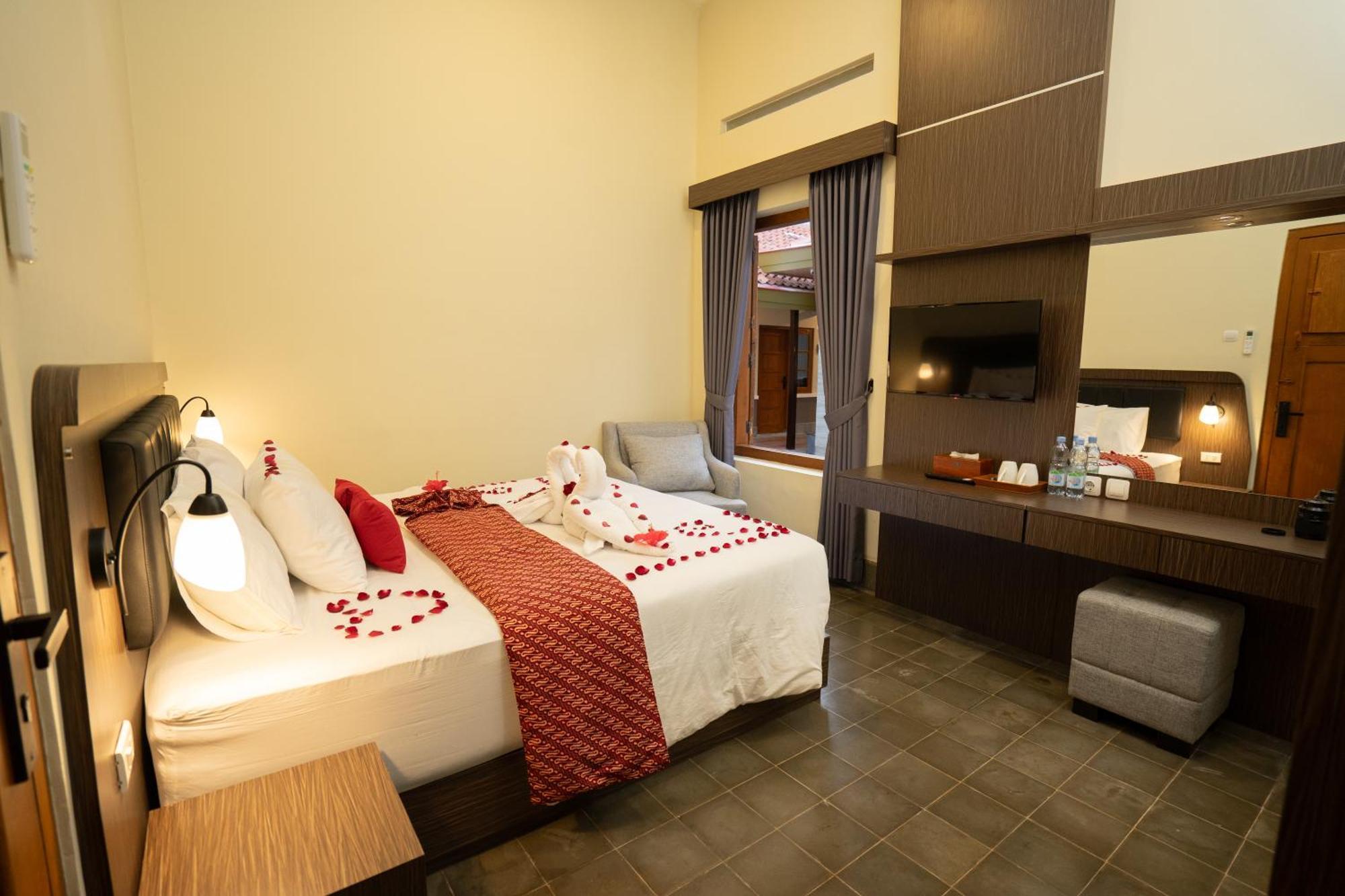 Yuwono Hotel & Villa Malioboro Yogyakarta Bagian luar foto