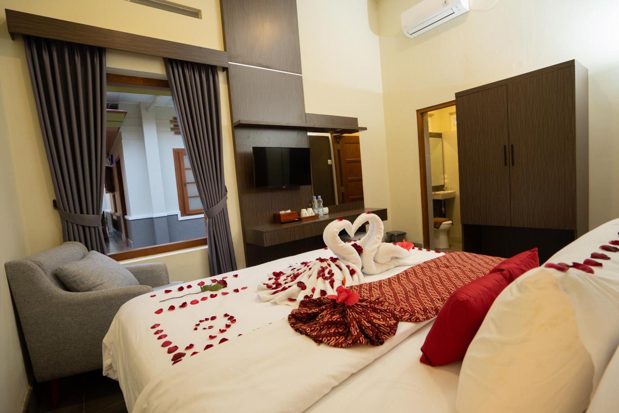 Yuwono Hotel & Villa Malioboro Yogyakarta Bagian luar foto