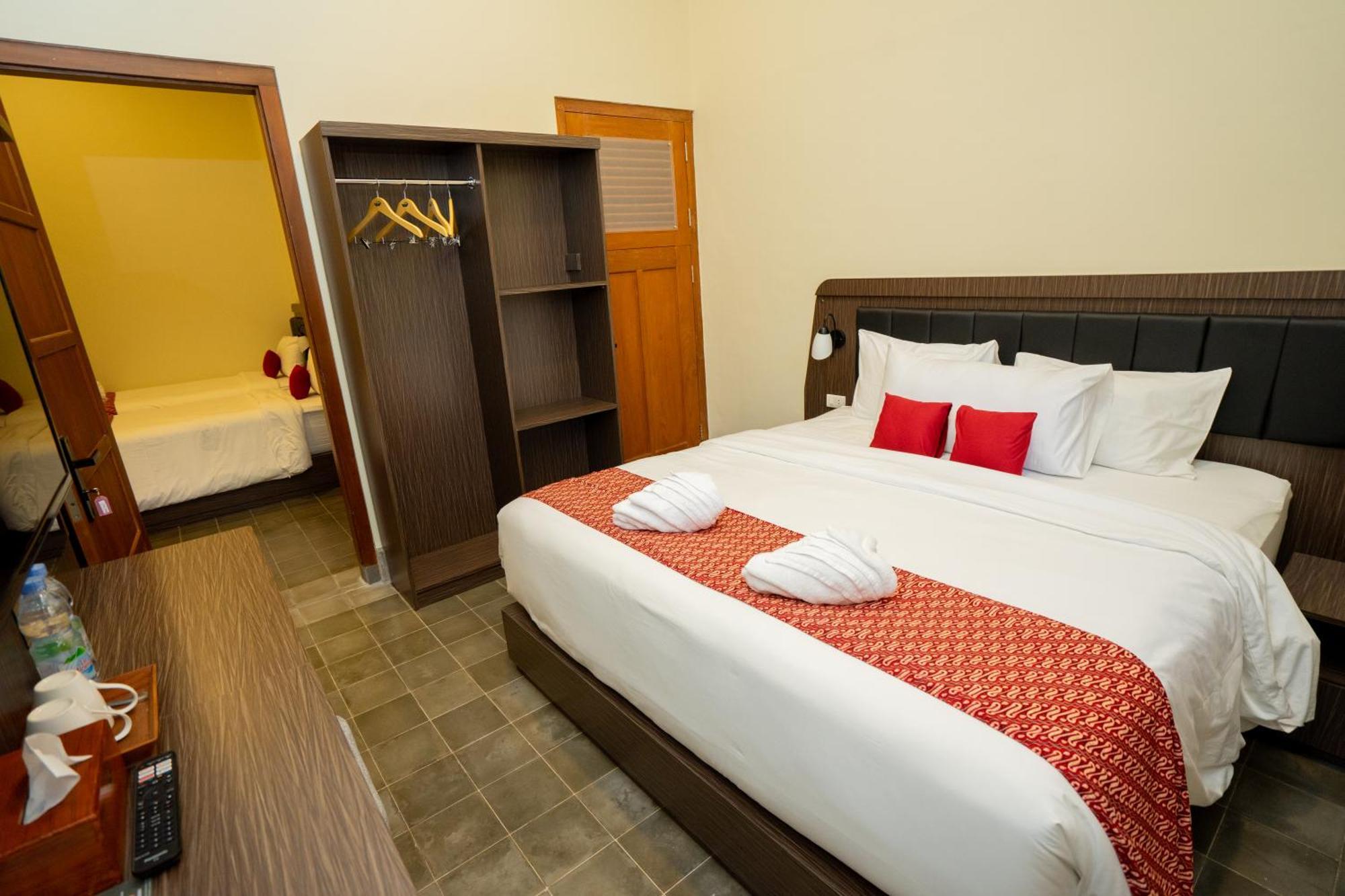 Yuwono Hotel & Villa Malioboro Yogyakarta Bagian luar foto