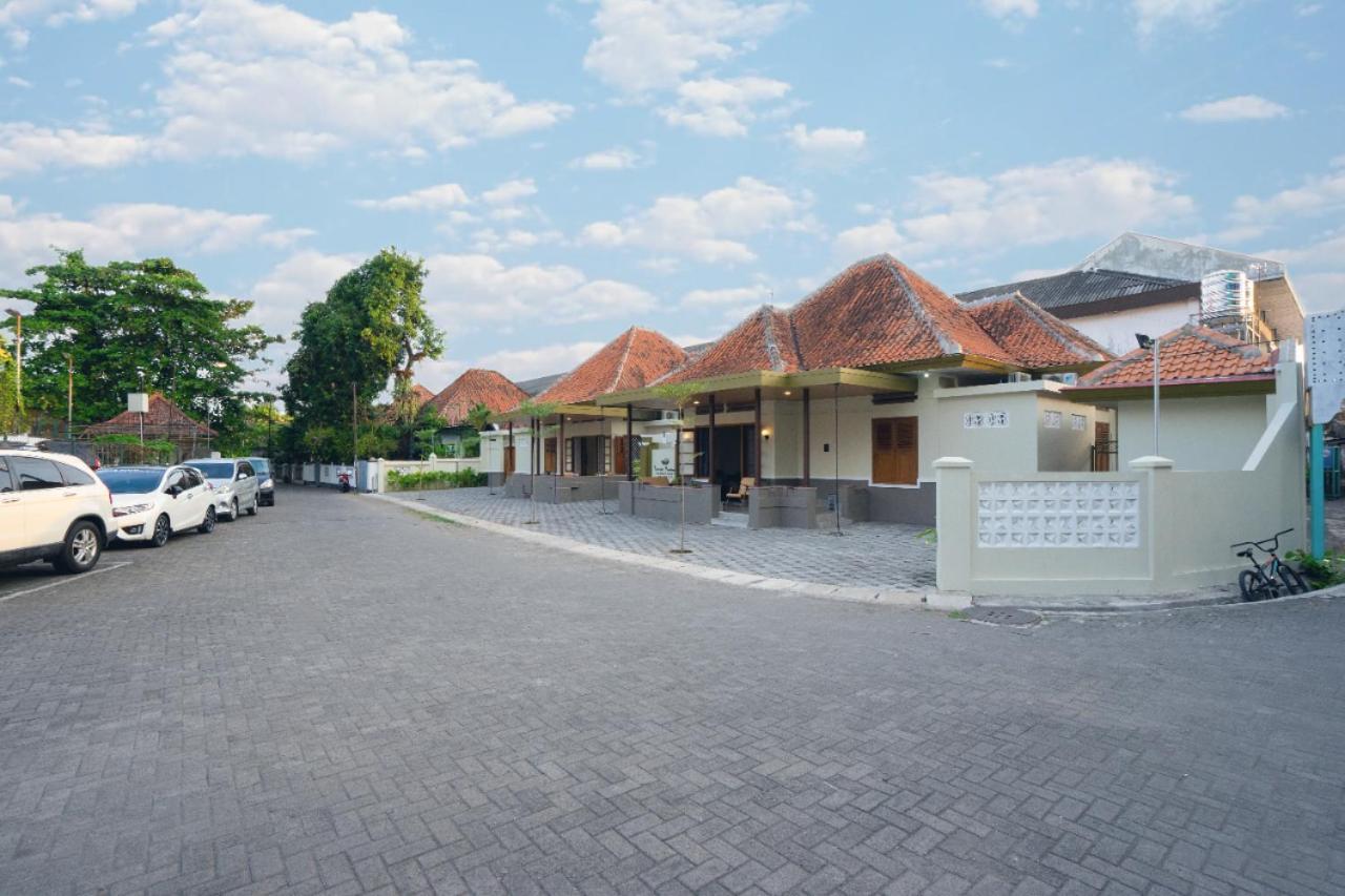 Yuwono Hotel & Villa Malioboro Yogyakarta Bagian luar foto